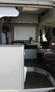 Innenraum_vorne_rechts-2_view